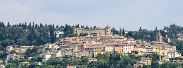 Comment organiser un séjour en Provence avec des cours de cuisine et des visites de marchés locaux ?